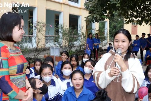 Giáo dục học sinh 'thành người' rồi mới 'thành tài'