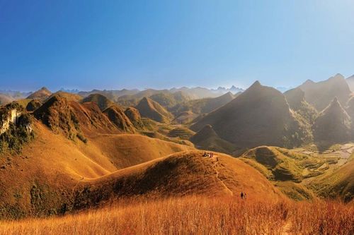 Đồi cỏ cháy Ba Quáng - Điểm du lịch mới nổi ưa thích của các tín đồ mê xê dịch