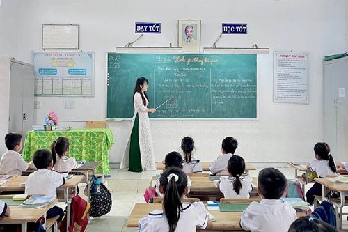 Nghệ An: Nhiều giáo viên được nhận Bằng khen nhưng chưa có tiền thưởng