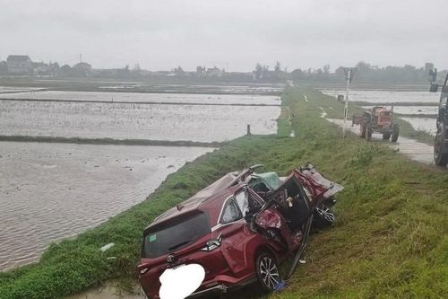 Hà Tĩnh: Xe tải va chạm ôtô 7 chỗ khiến 1 người chết, nhiều người bị thương nặng