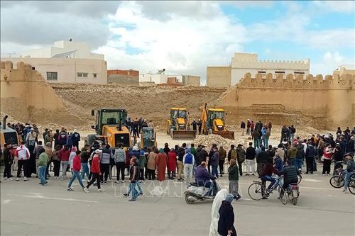 Sập bức tường thành cổ ở Tunisia - Tai nạn giao thông gây thương vong ở Ấn Độ