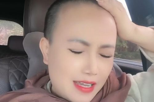 Bị chỉ trích vì đi tu nhưng vẫn đăng ảnh, Hoàng Yến 'Về nhà đi con' lên tiếng khẳng định một điều