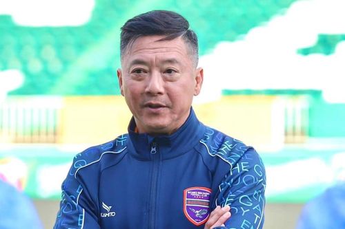 HLV Lê Huỳnh Đức giỏi như thế nào khi đưa Bình Dương lên đỉnh bảng?