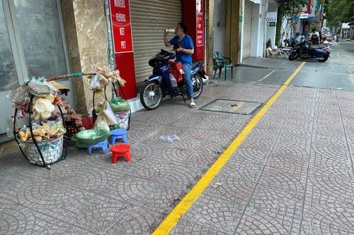 Những vỉa hè đầu tiên ở TPHCM được kẻ vạch cho thuê