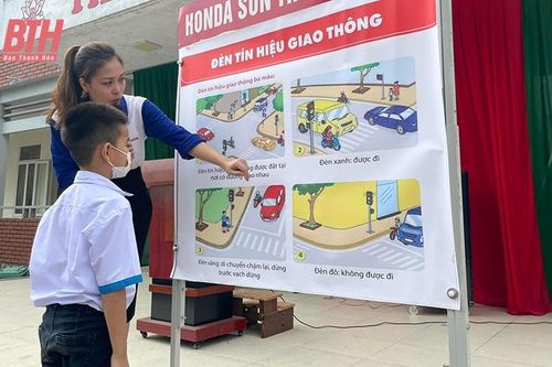 Giáo dục pháp luật về an toàn giao thông cho học sinh