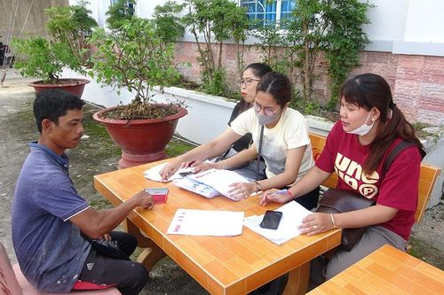 Hỗ trợ phương tiện cho người dân tộc thiểu số Khmer chuyển đổi nghề