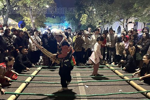 Rực rỡ sắc màu văn hóa Điện Biên tại Thủ đô Hà Nội
