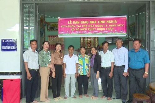 Bàn giao 19 căn nhà tình nghĩa cho gia đình chính sách
