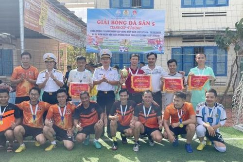 Tổ chức giải bóng đá chào mừng kỷ niệm 79 năm Ngày thành lập Quân đội nhân dân Việt Nam