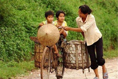 Con không chê cha mẹ khó…