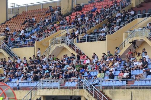 CLB Huế tận hưởng phút giây ngắn ngủi dẫn đầu bảng xếp hạng