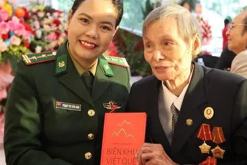 Ra mắt cuốn sách 'Biên khu Việt Quế'