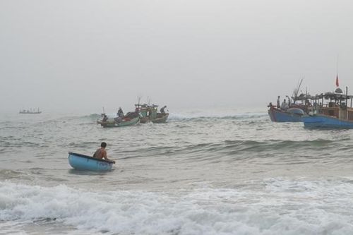 Bài 1: Đồng hành cùng ngư dân vươn khơi, bám biển