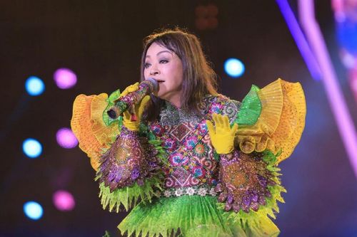 Danh ca Hương Lan chuẩn bị giã từ sân khấu sau khi hóa thân thành Cú Tây Bắc