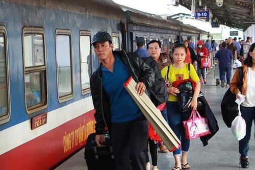 Hàng nghìn người lao động được hỗ trợ phương tiện về quê đón Tết