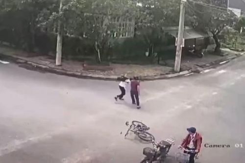 Vụ nam sinh lớp 9 bị cha bạn đánh nhập viện: Công an khẩn trương điều tra, làm rõ vụ việc