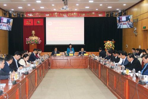 Làm rõ giá trị tư tưởng của bài học 'dân là gốc', 'dân là trung tâm'