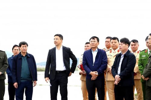 Sau tai nạn nghiêm trọng trên tuyến đường ven biển, Giám đốc Công an Hà Tĩnh thị sát hiện trường