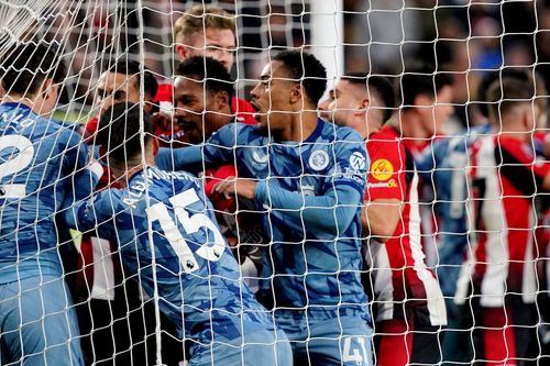 Ẩu đả nổ ra trong ngày Aston Villa phá kỷ lục