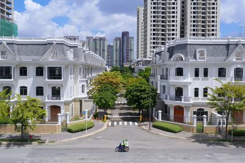 Hàng trăm biệt thự triệu USD bị bỏ hoang tại TP Thủ Đức