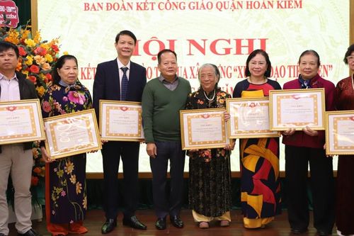 Quận Hoàn Kiếm đẩy mạnh phong trào thi đua xây dựng xứ họ đạo tiên tiến