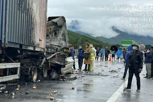 Điều tra nguyên nhân vụ tai nạn giao thông nghiêm trọng trên cao tốc Cam Lộ-La Sơn