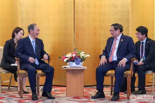 Thủ tướng Phạm Minh Chính tiếp cựu Thủ tướng Nhật Bản Suga Yoshihide