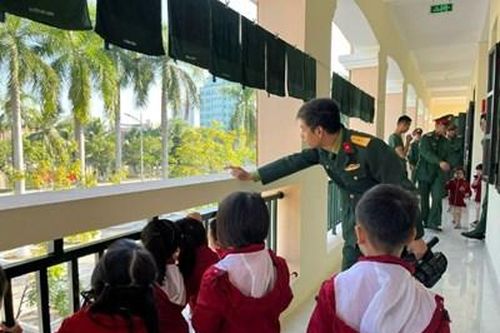 Bộ Chỉ huy Quân sự tỉnh Nam Định đón tiếp hàng trăm lượt khách tới tham quan