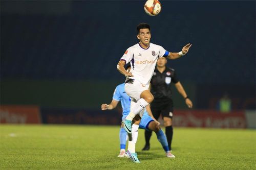 Khiến T. Nam Định hết bất bại, B. Bình Dương soán ngôi đầu
