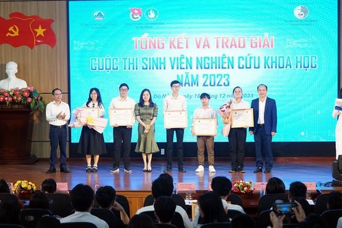 Trao 18 giải thưởng cuộc thi Sinh viên nghiên cứu khoa học thành phố Đà Nẵng năm 2023