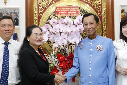 Chủ tịch HĐND TPHCM Nguyễn Thị Lệ thăm tập thể, cá nhân tiêu biểu đạo Công giáo