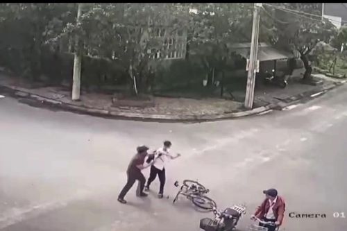 Khởi tố, tạm giam người đàn ông đánh nam sinh lớp 9 thương tích 12%