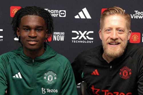 Man United công bố bản hợp đồng lịch sử