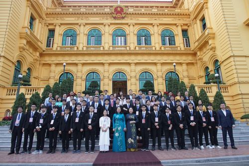Nóng trong tuần: Tổng kết 10 năm Nghị quyết 29; vinh danh HS đoạt giải quốc tế