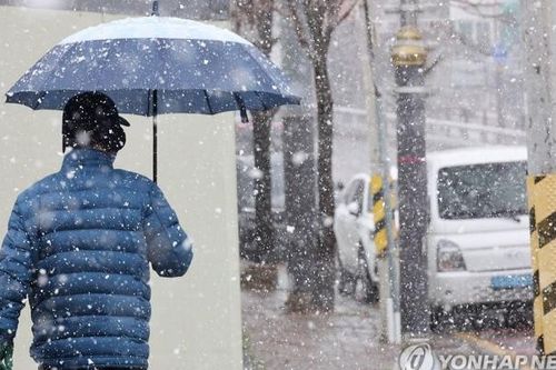 Hàn Quốc và Trung Quốc lạnh kỷ lục, tuyết rơi dày đặc, nhiều chuyến bay bị hủy