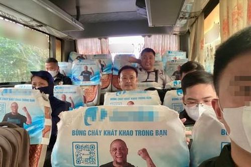 Website cờ bạc quảng cáo trên xe khách