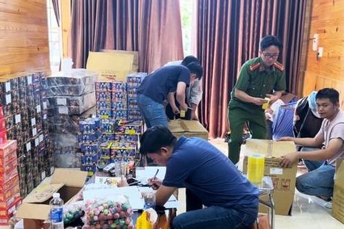 Phát hiện kho pháo 'khủng' cất giấu tại Lâm Đồng