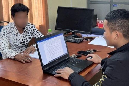 Ghen tuông, chồng dùng búa đánh vợ tử vong rồi cố thủ trong nhà