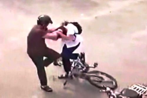 Bắt tạm giam phụ huynh chặn đường đánh học sinh lớp 9 nhập viện