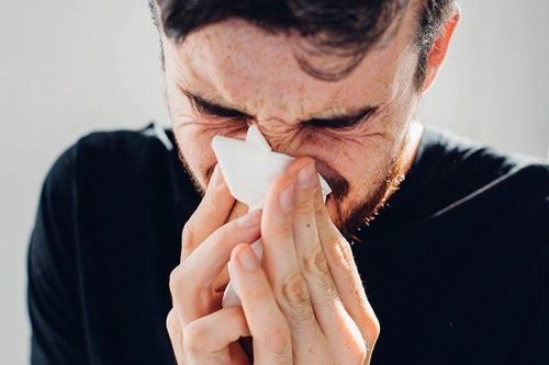 Nhịn hắt hơi nguy hiểm như thế nào đối với sức khỏe?