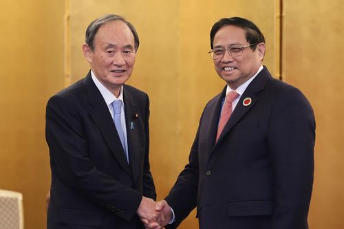 Thủ tướng Phạm Minh Chính tiếp nguyên Thủ tướng Nhật Bản Suga Yoshihide