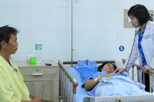 Mẹ nữ sinh lớp 9 'bom' hàng sức khỏe ổn định, có thể xuất viện