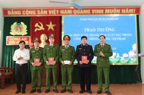VKSND huyện Hương Sơn được khen thưởng vì có thành tích xuất sắc trong đấu tranh phòng, chống tội phạm