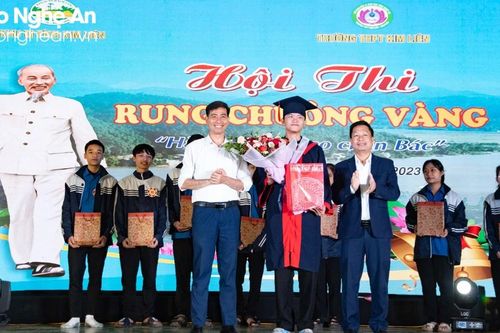 Nam sinh lớp 12 Trường THPT Kim Liên giành chiến thắng Cuộc thi Rung chuông Vàng 'Hành trình theo chân Bác'