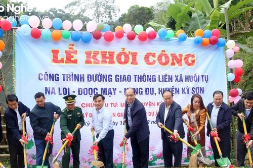 Kỳ Sơn khởi công tuyến đường liên xã với tổng kinh phí đầu tư 149 tỷ đồng