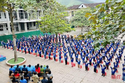 Tuyên truyền để học sinh Hương Sơn 'nói không' với pháo nổ