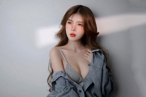 Vẻ quyến rũ khó cưỡng của hot girl Khánh Hòa được mệnh danh là 'búp bê Việt'