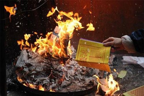 Những điều cấm kỵ trong việc thờ cúng, dính phải có thể tán nghiệp, cả đời lụi bại
