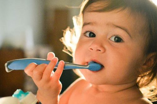 7 nguyên nhân gây sâu răng hàng đầu ở trẻ em và 3 việc đơn giản cha mẹ có thể làm để phòng tránh