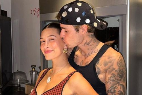 Bà xã Justin Bieber 'flex' căn bếp trong siêu biệt thự 3000m2: Xài toàn đồ sang xịn, máy pha cà phê hơn 120 triệu đồng